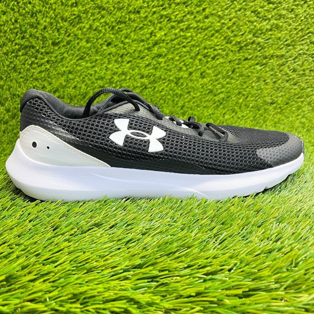 Under Armour Surge 3 Mens Size 11 Black White Athletic Running Shoes Sneakers